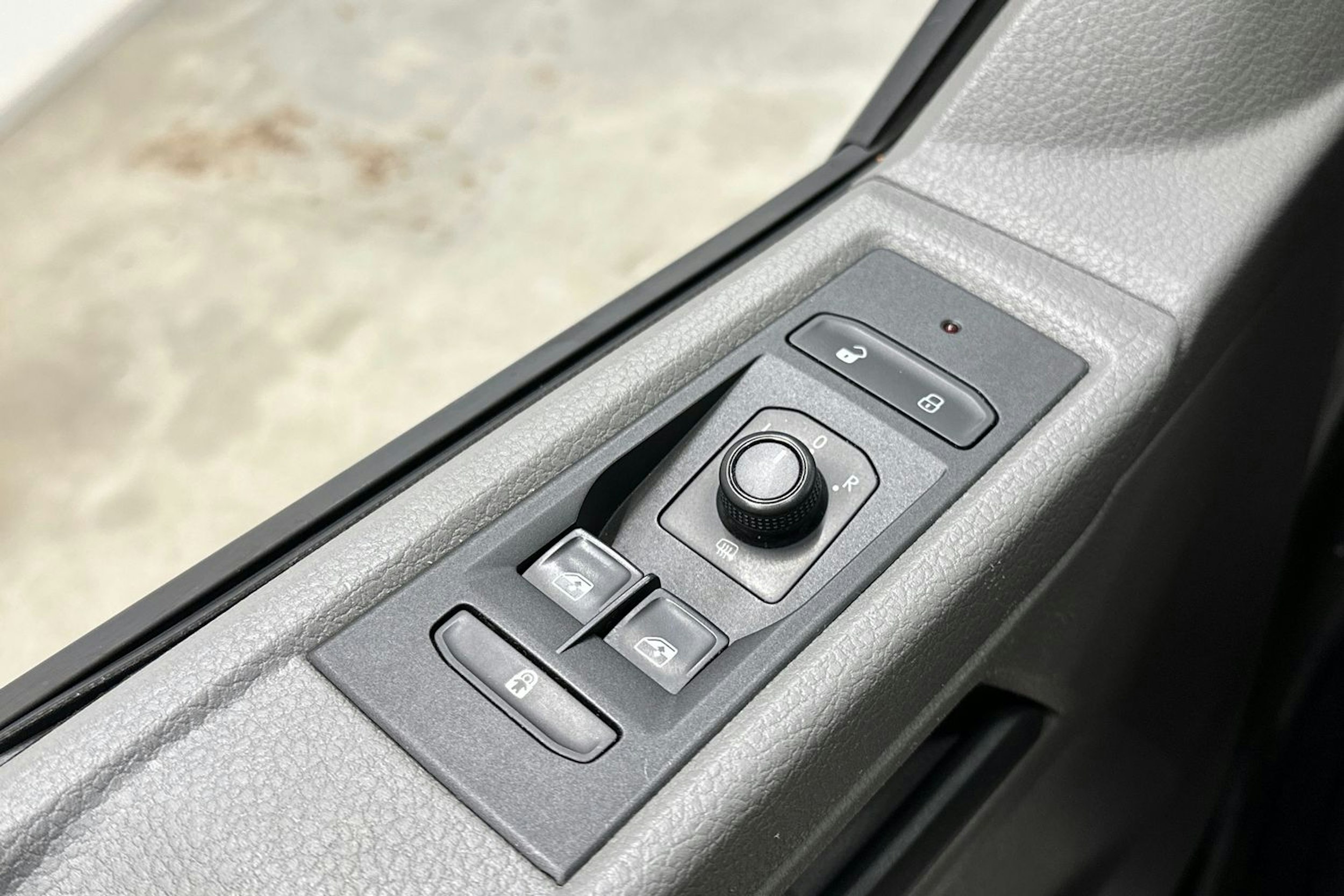 valkoinen Volkswagen Caravelle 2020 kuva 21.