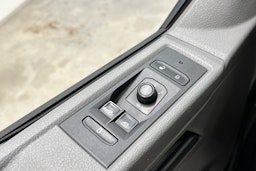 valkoinen Volkswagen Caravelle 2020 kuva 21.