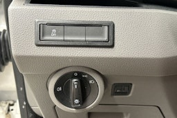 valkoinen Volkswagen Caravelle 2020 kuva 22.