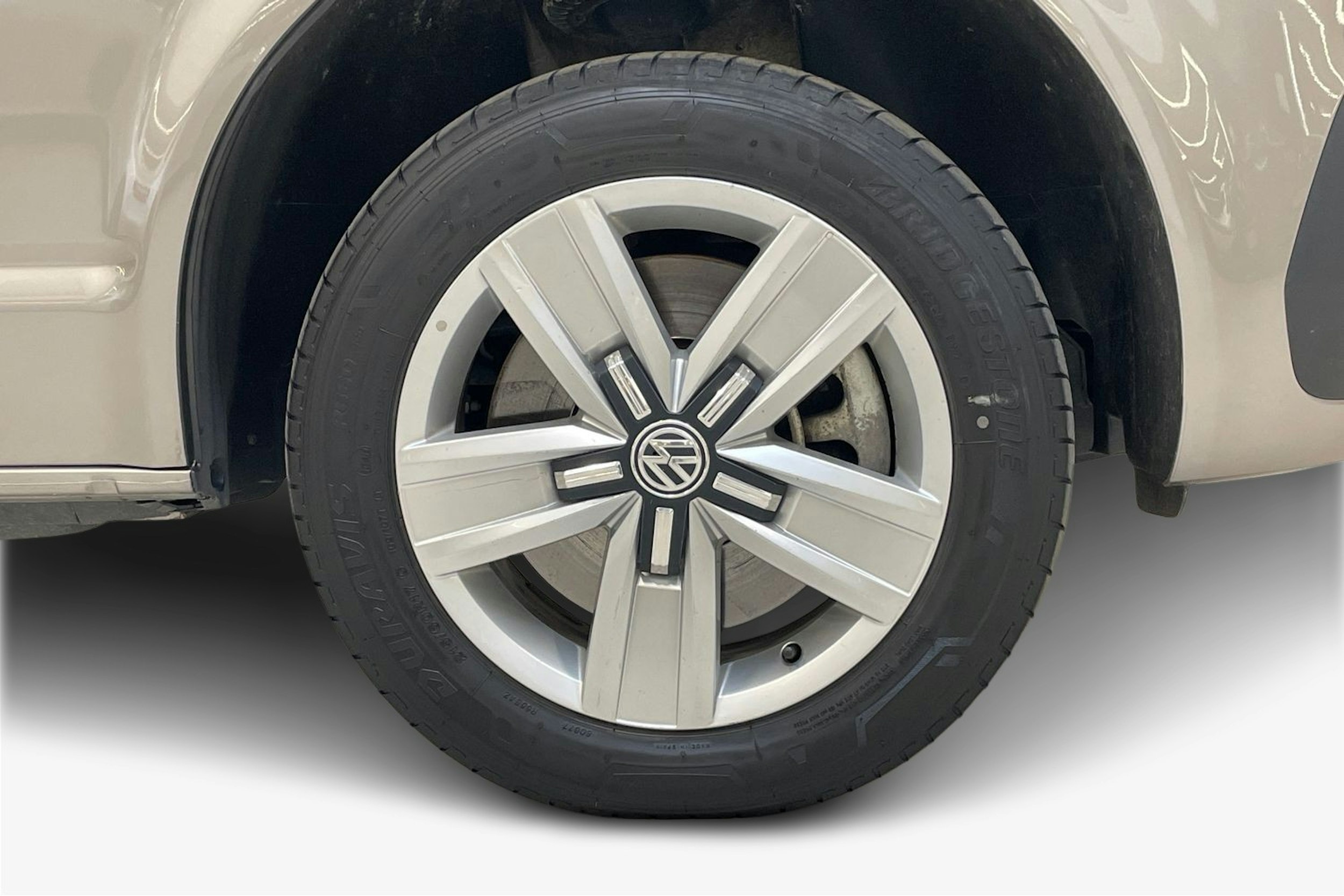ruskea (beige) Volkswagen Caravelle 2020 kuva 11.