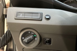 ruskea (beige) Volkswagen Caravelle 2020 kuva 17.