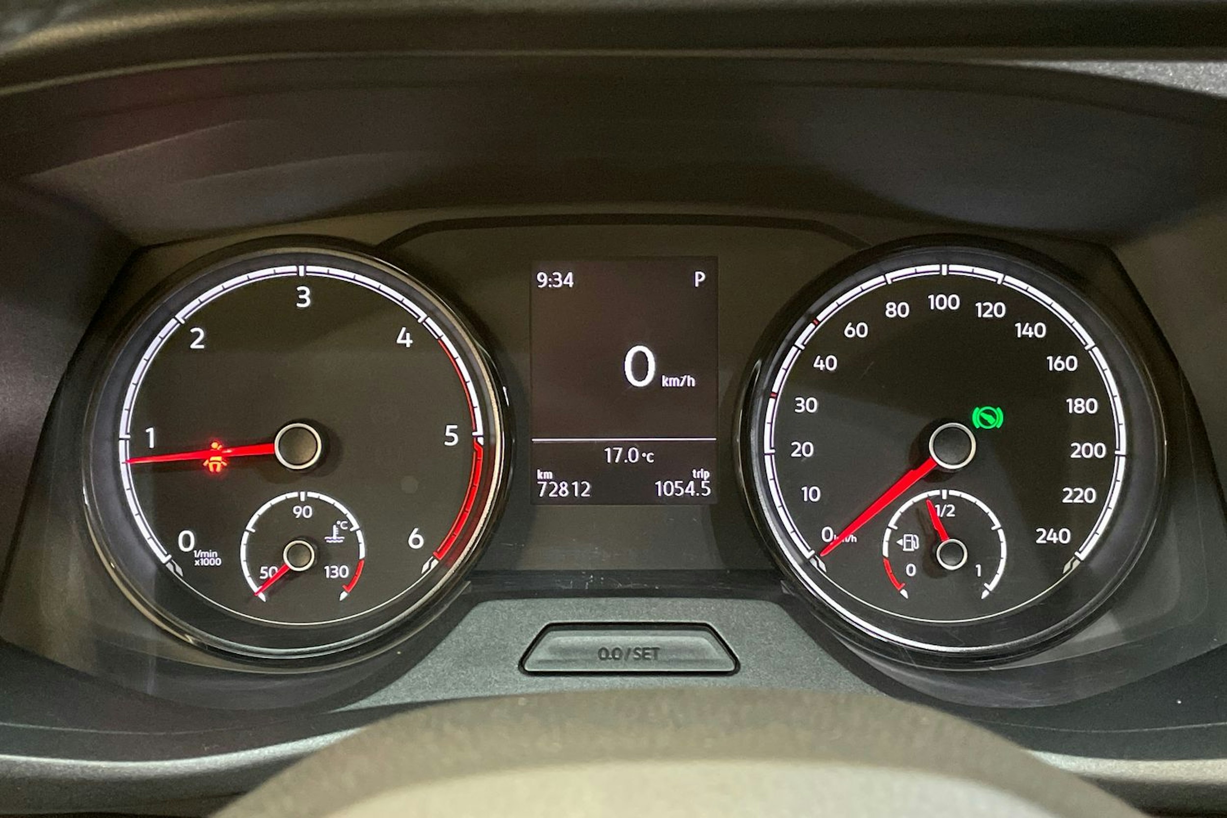 ruskea (beige) Volkswagen Caravelle 2020 kuva 18.