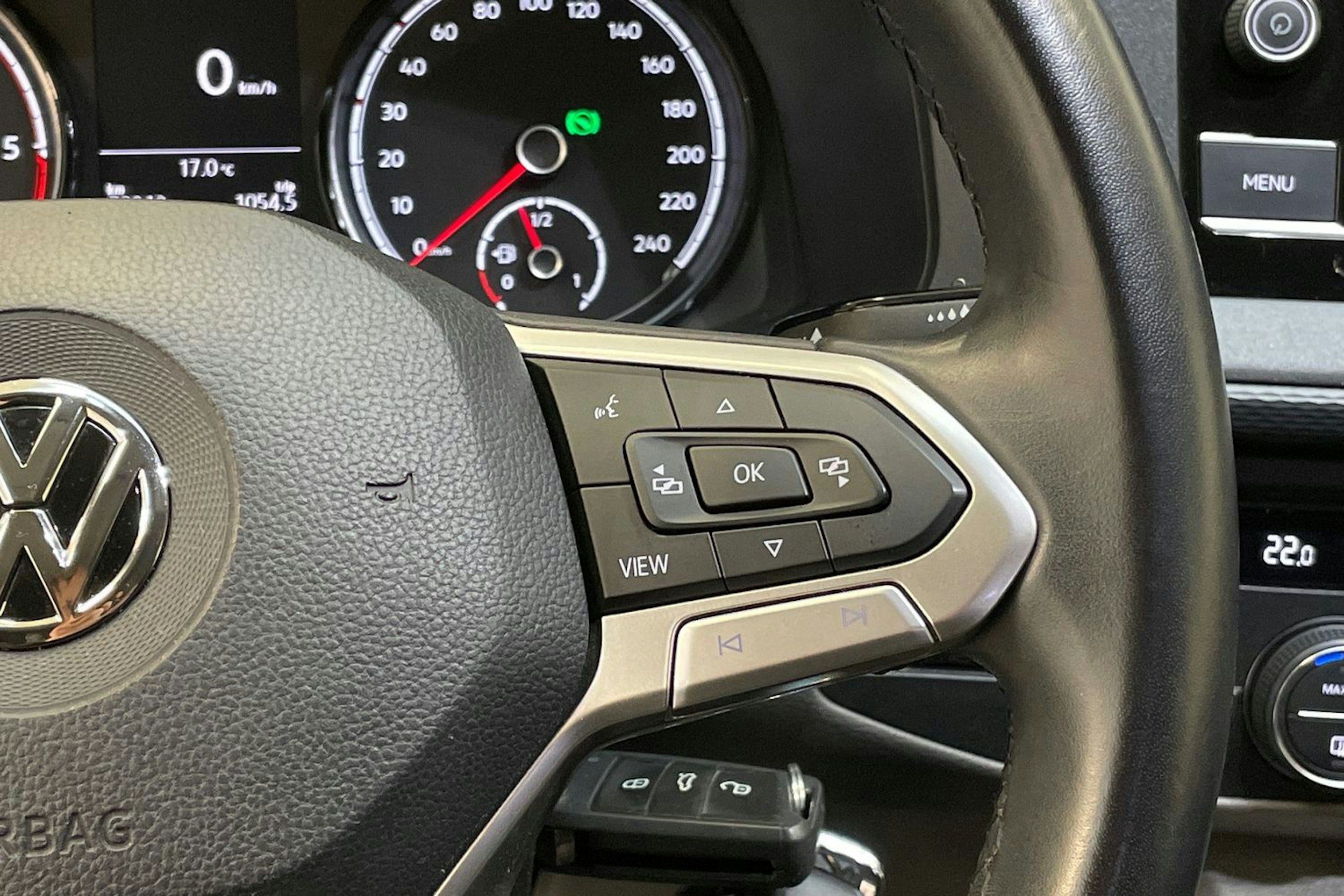 ruskea (beige) Volkswagen Caravelle 2020 kuva 20.