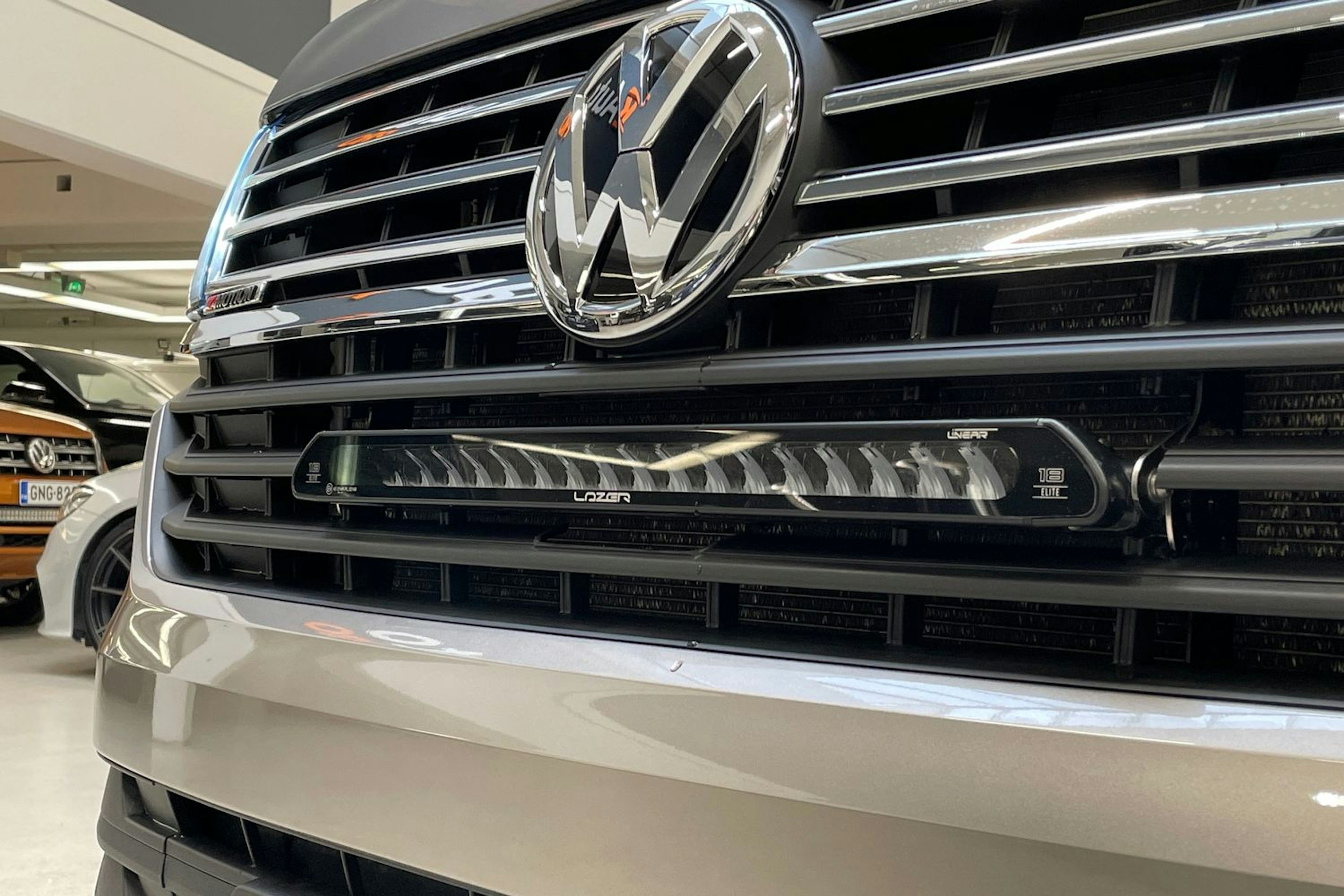 ruskea (beige) Volkswagen Caravelle 2020 kuva 27.