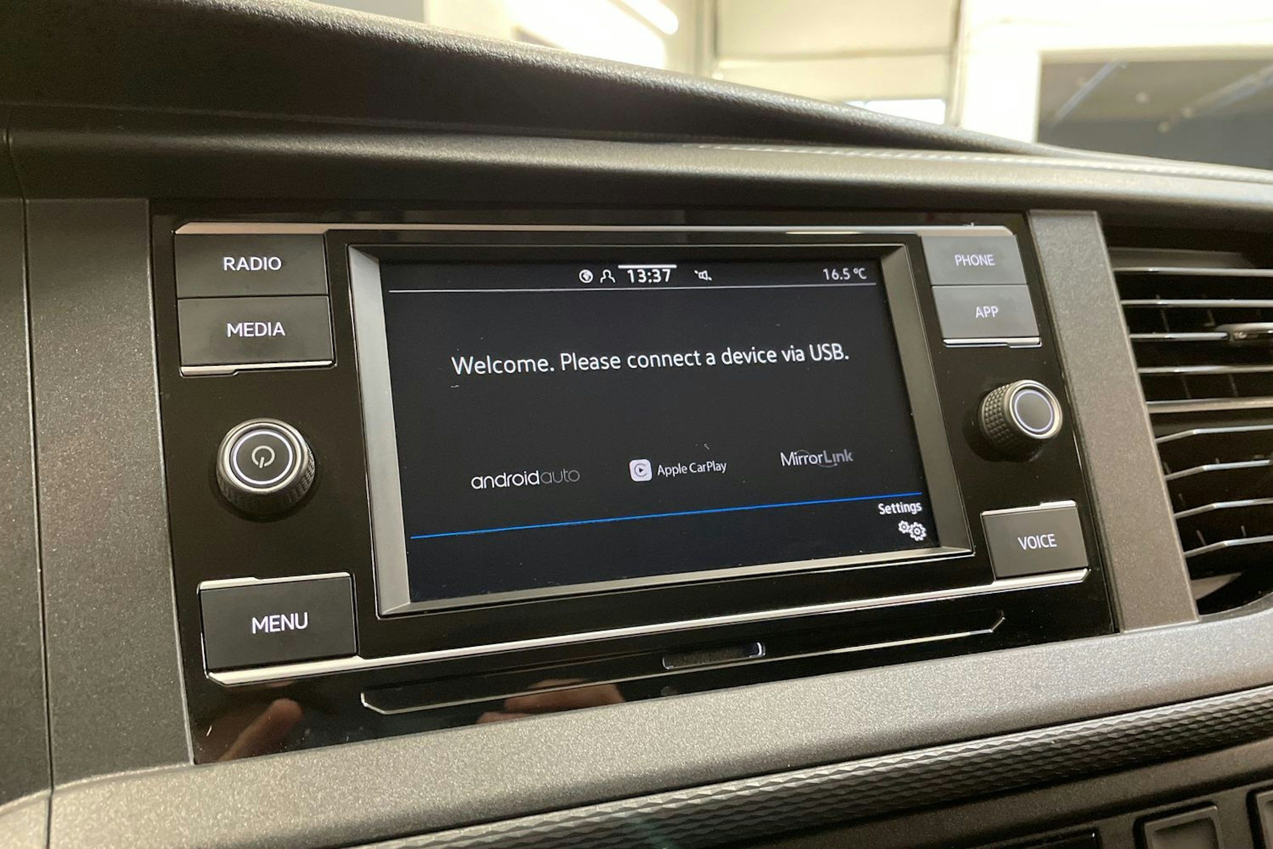 ruskea (beige) Volkswagen Caravelle 2020 kuva 30.