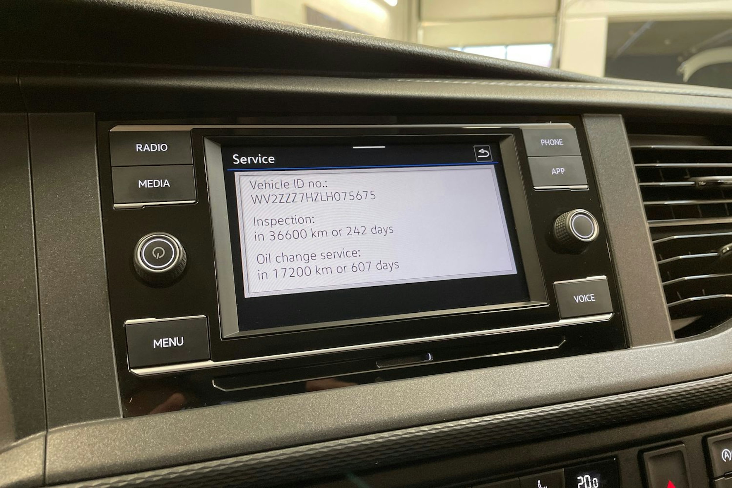 ruskea (beige) Volkswagen Caravelle 2020 kuva 31.