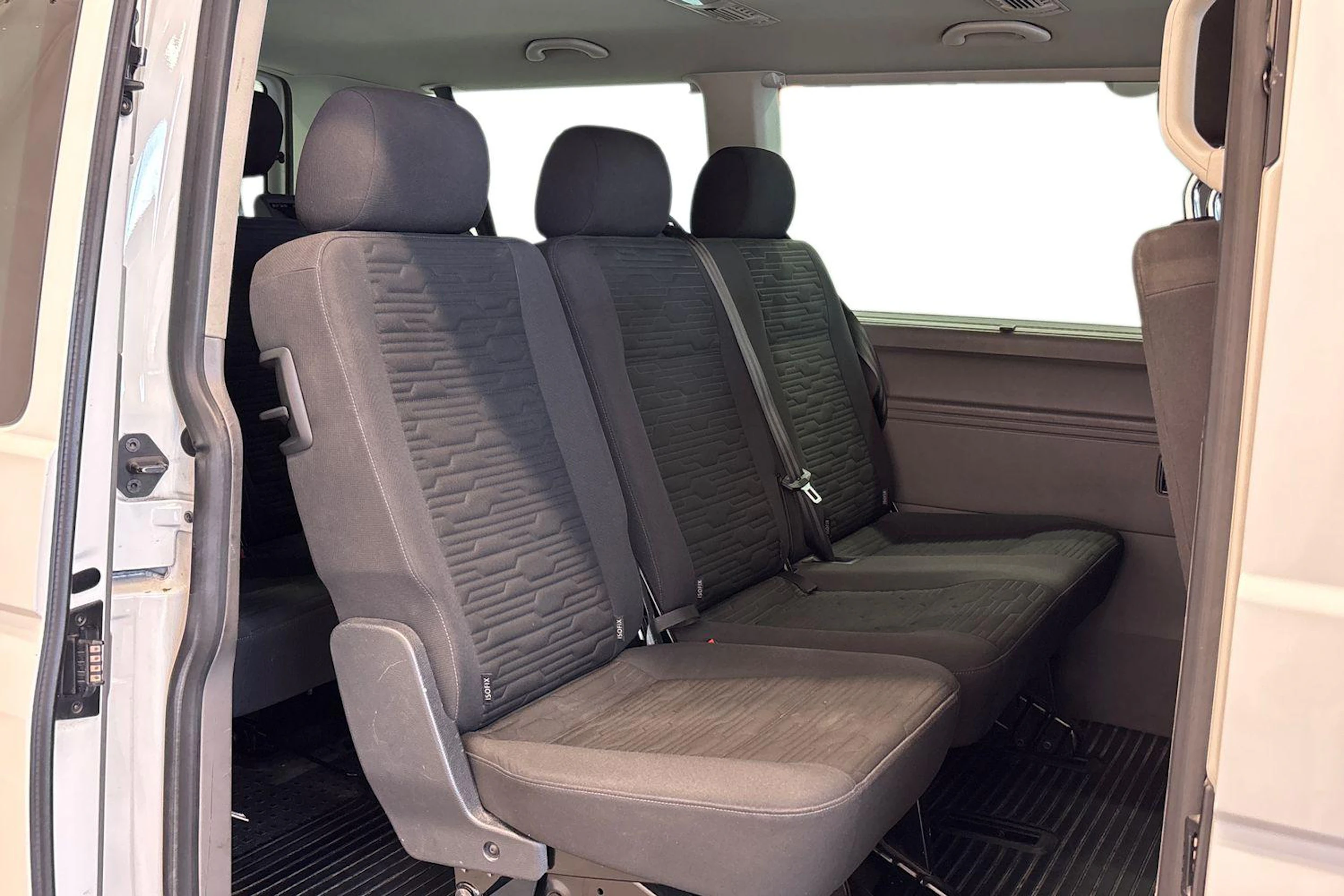 valkoinen Volkswagen Caravelle 2020 kuva 9.