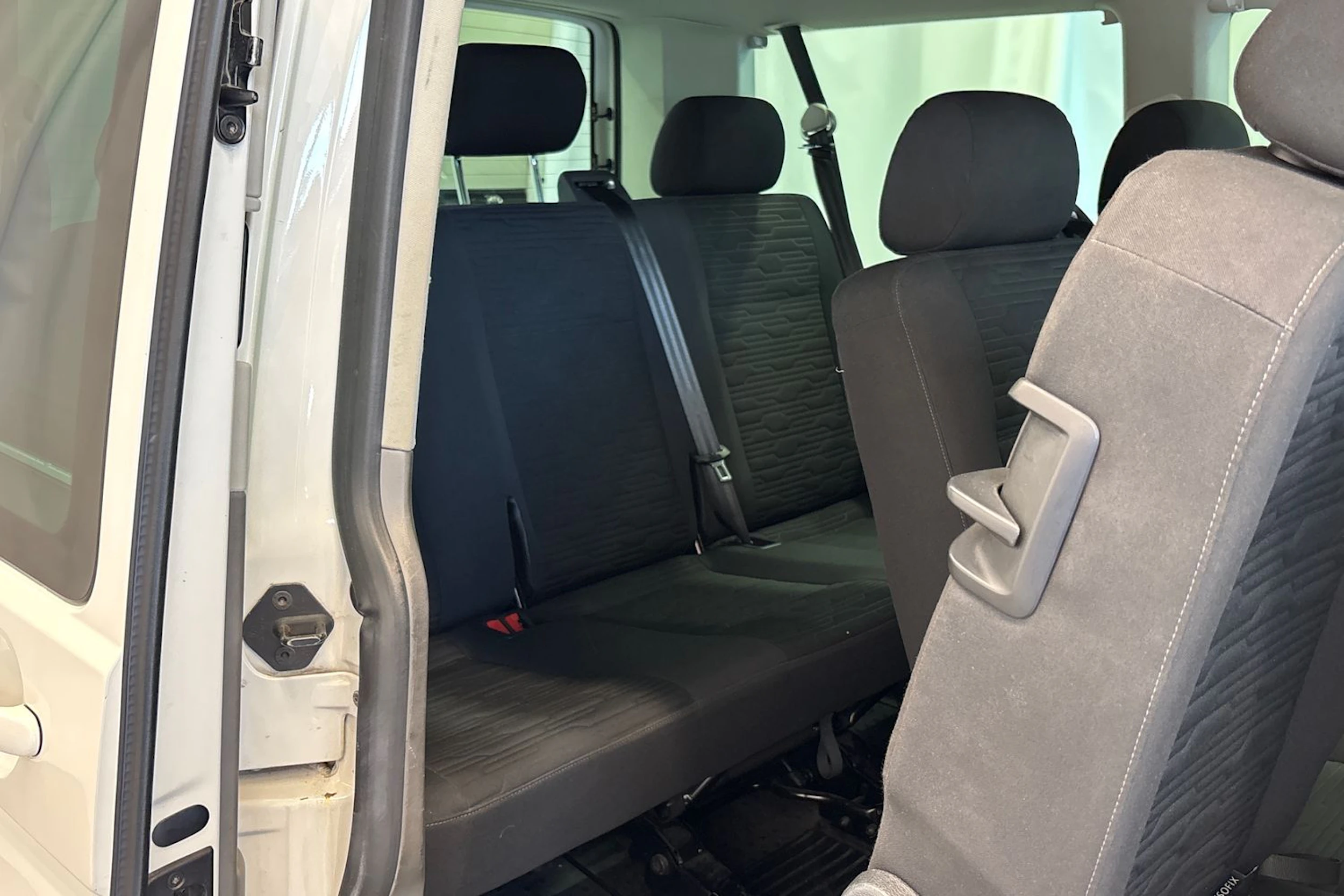 valkoinen Volkswagen Caravelle 2020 kuva 10.