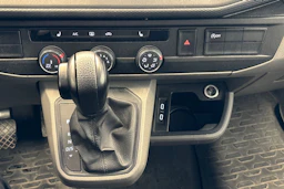 valkoinen Volkswagen Caravelle 2020 kuva 13.
