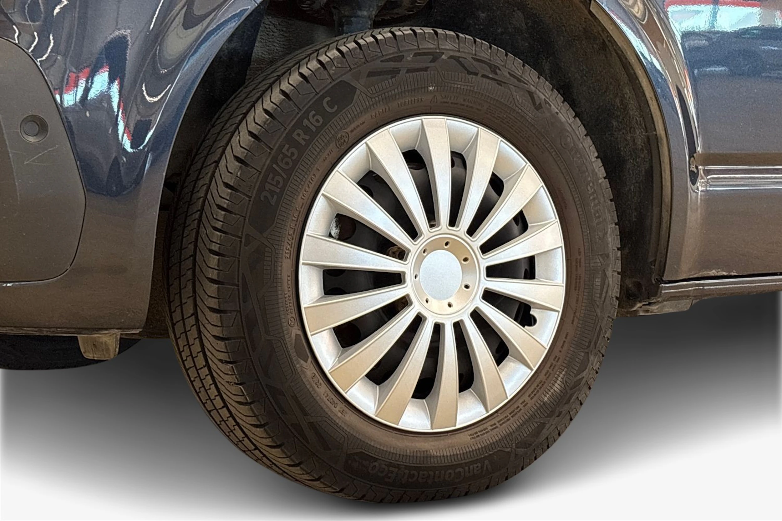 sininen Volkswagen Caravelle 2020 kuva 12.