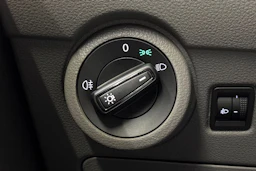 sininen Volkswagen Caravelle 2020 kuva 16.