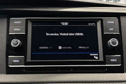 sininen Volkswagen Caravelle 2020 kuva 21.