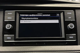 sininen Volkswagen Caravelle 2020 kuva 22.