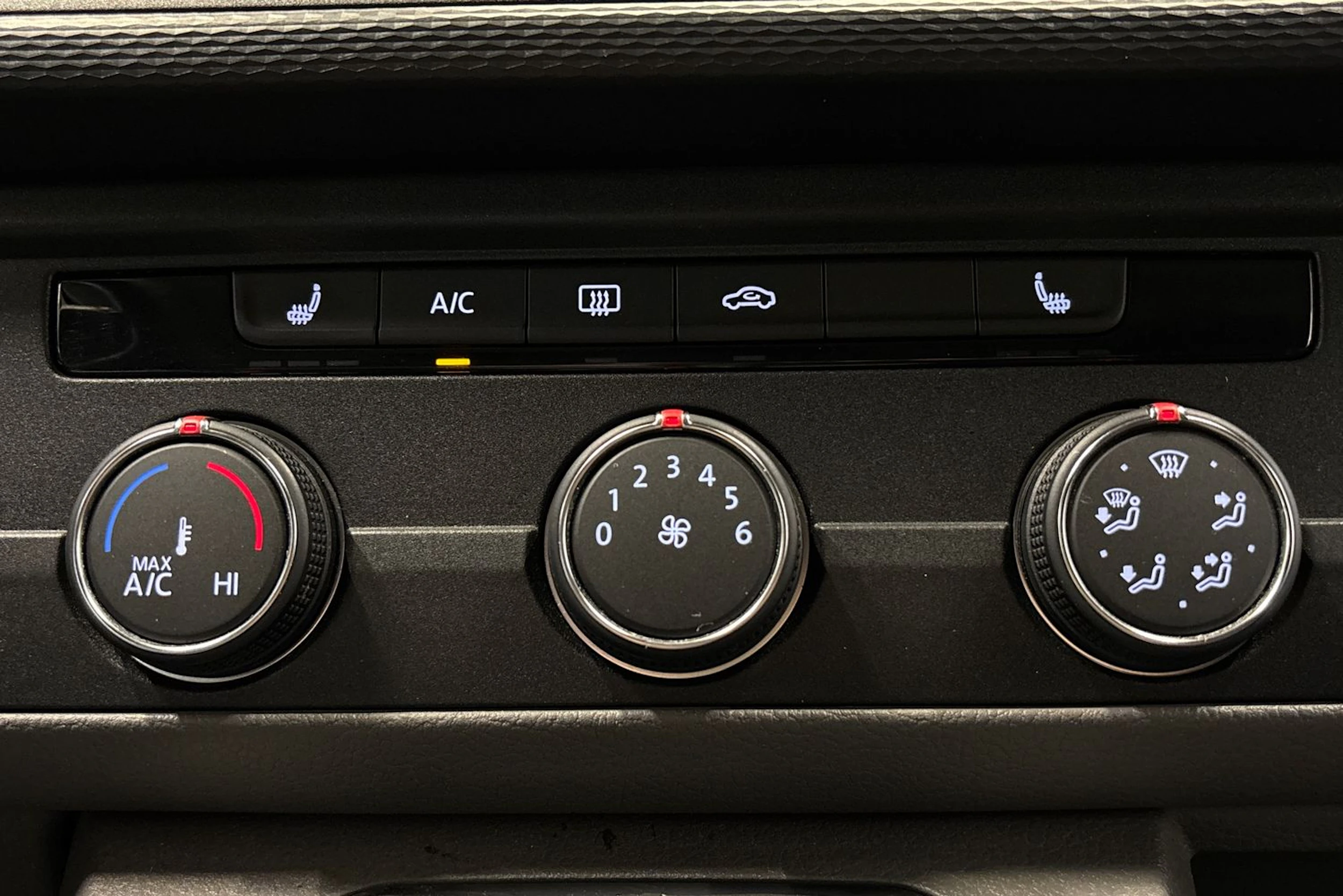 sininen Volkswagen Caravelle 2020 kuva 25.