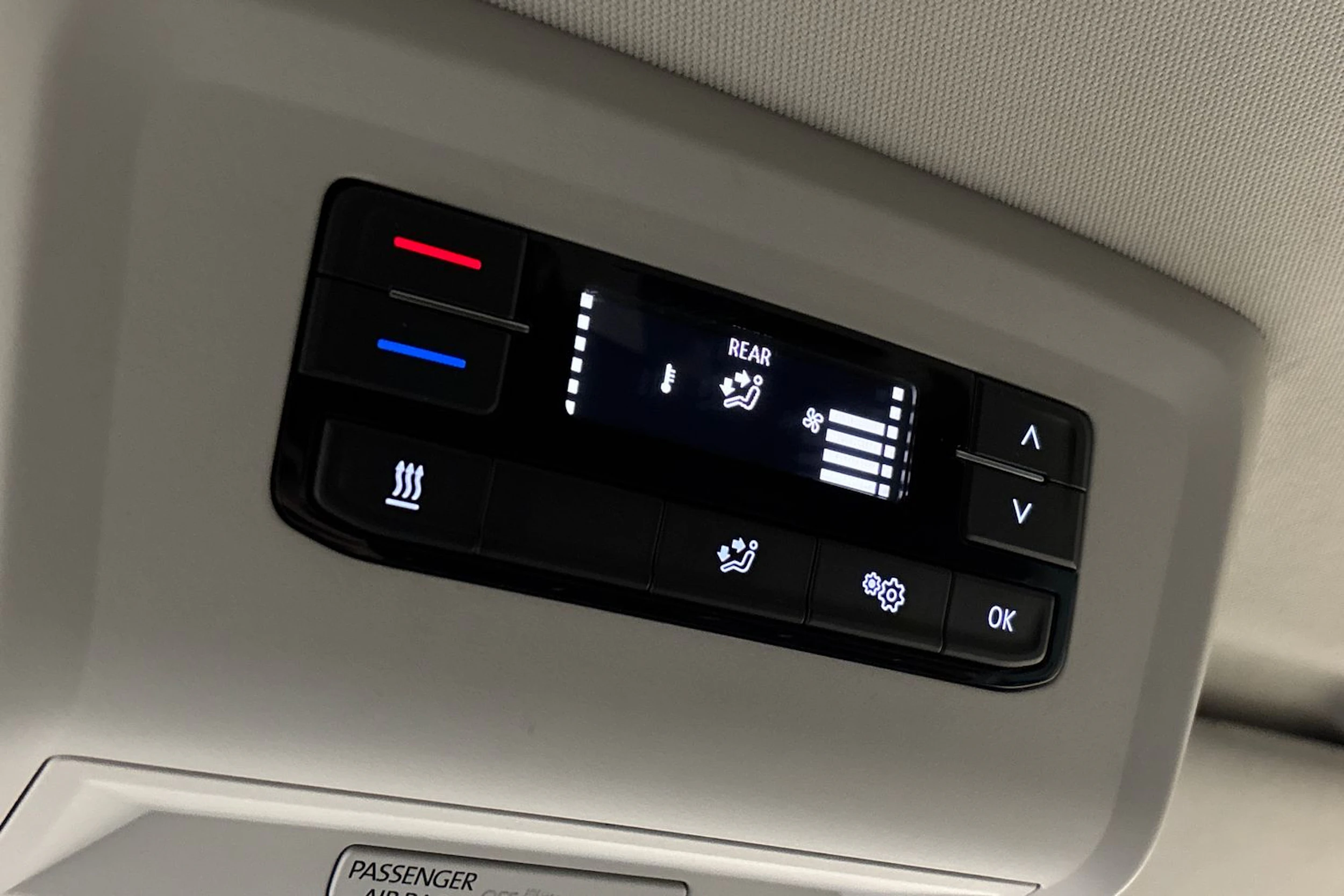sininen Volkswagen Caravelle 2020 kuva 27.