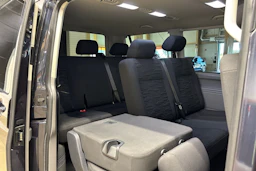 sininen Volkswagen Caravelle 2020 kuva 28.