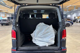 sininen Volkswagen Caravelle 2020 kuva 30.
