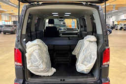 sininen Volkswagen Caravelle 2020 kuva 31.