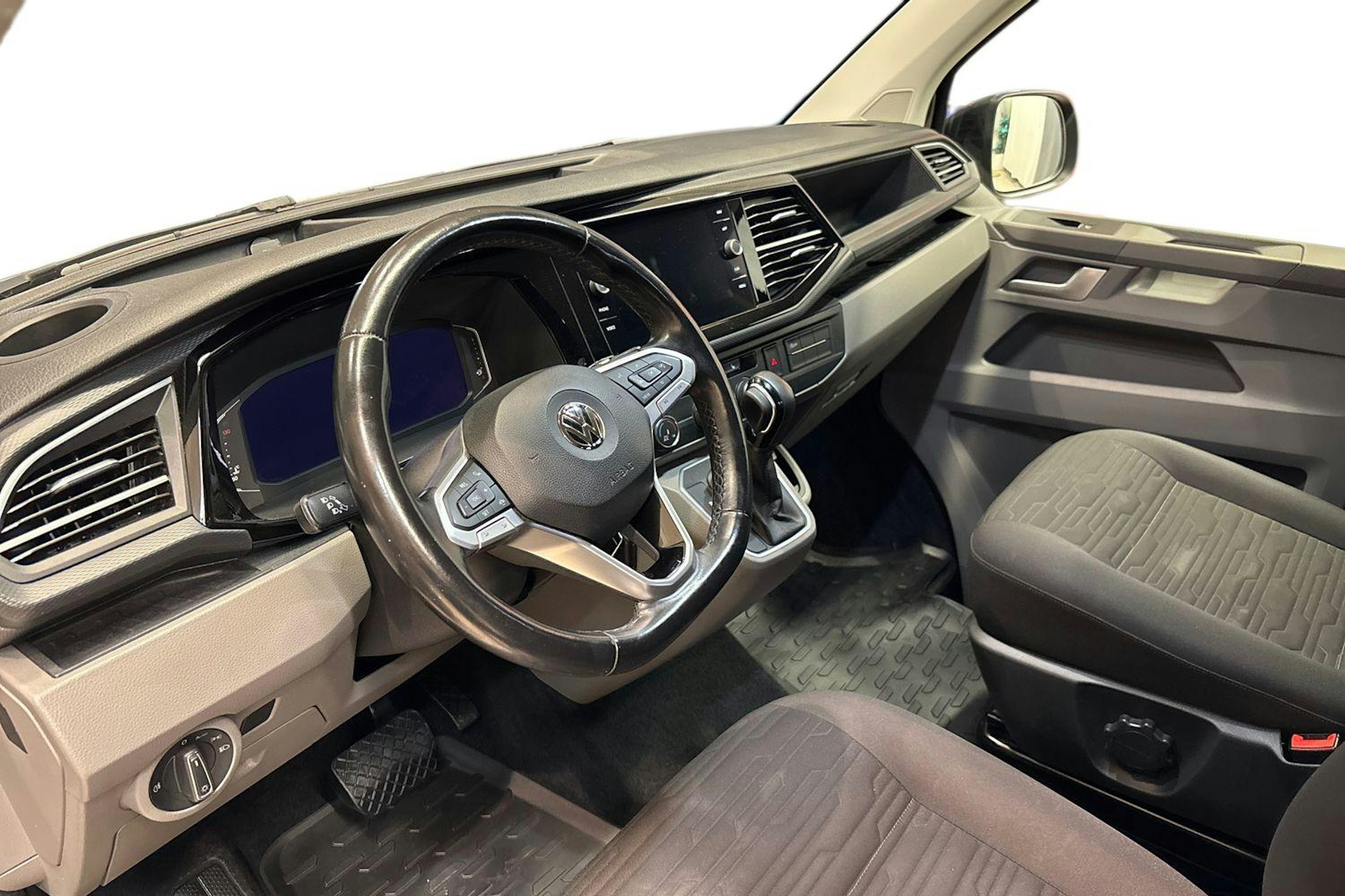 Musta Volkswagen CARAVELLE 2020 kuva 7.