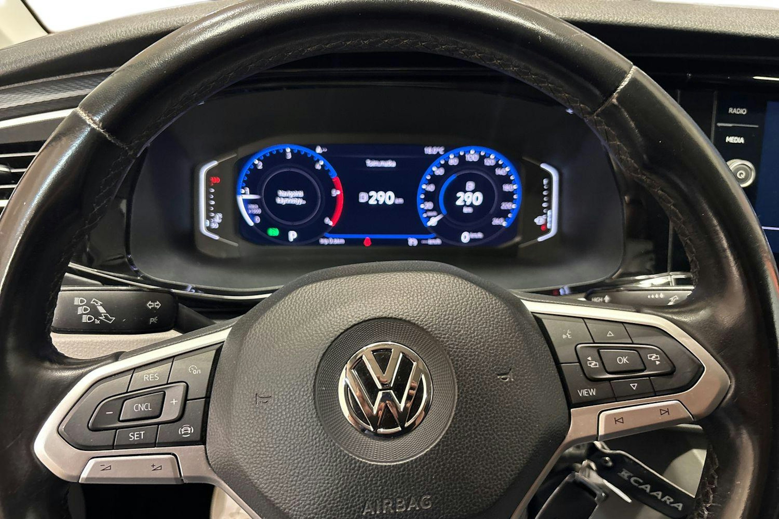 Musta Volkswagen CARAVELLE 2020 kuva 9.