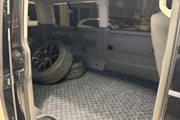 Musta Volkswagen CARAVELLE 2020 kuva 16.