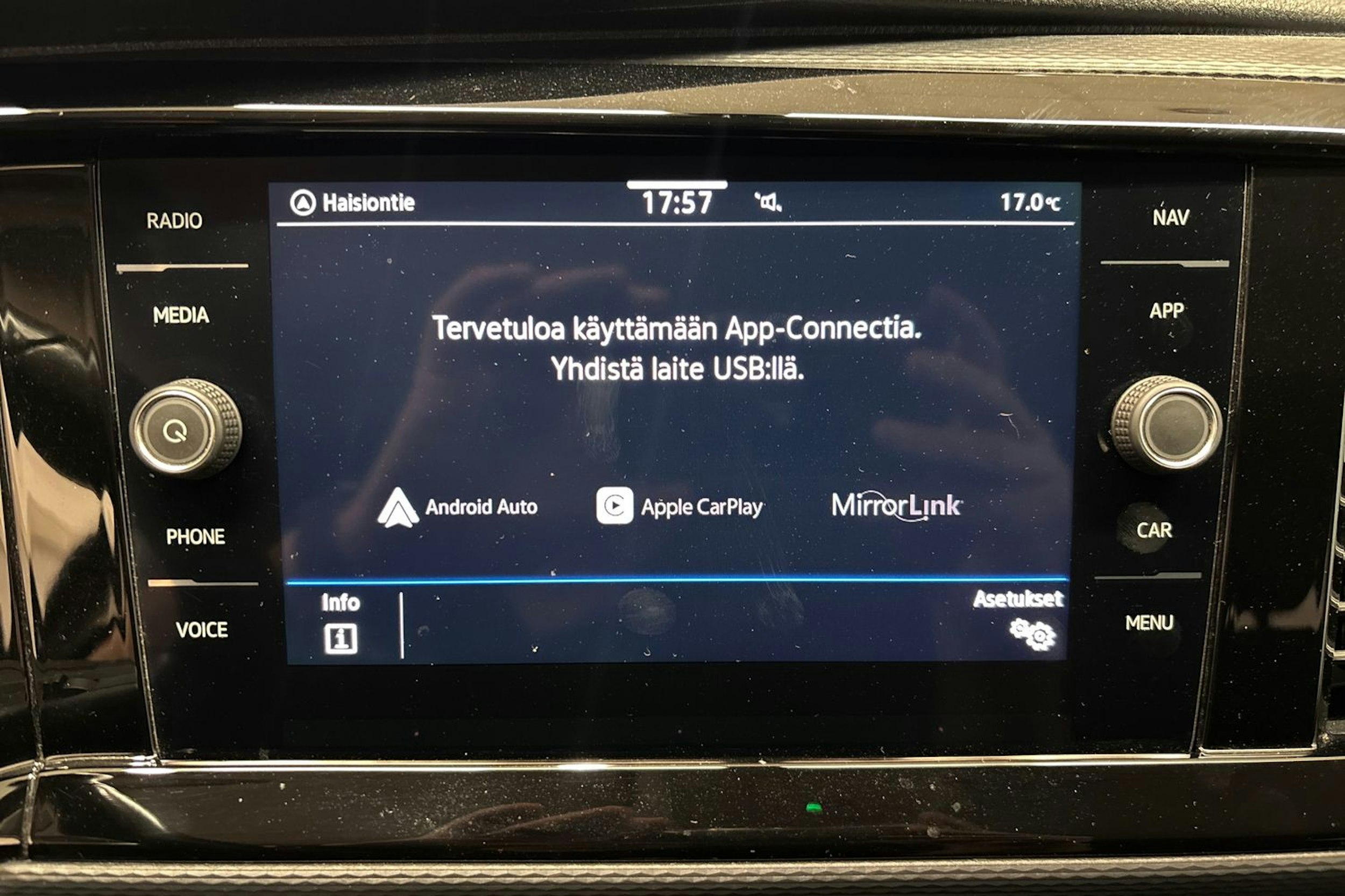 Musta Volkswagen CARAVELLE 2020 kuva 21.