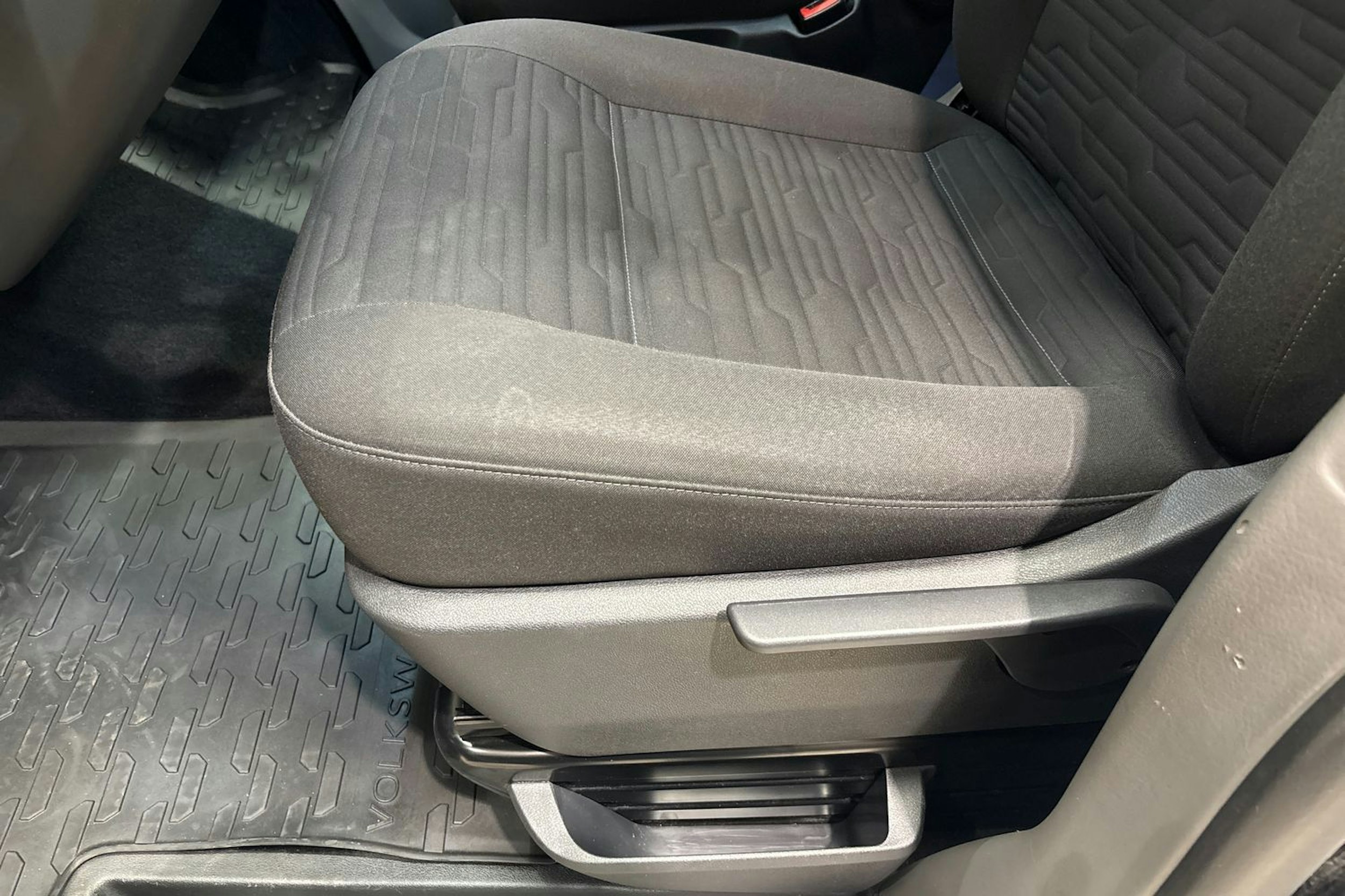 Musta Volkswagen CARAVELLE 2020 kuva 23.