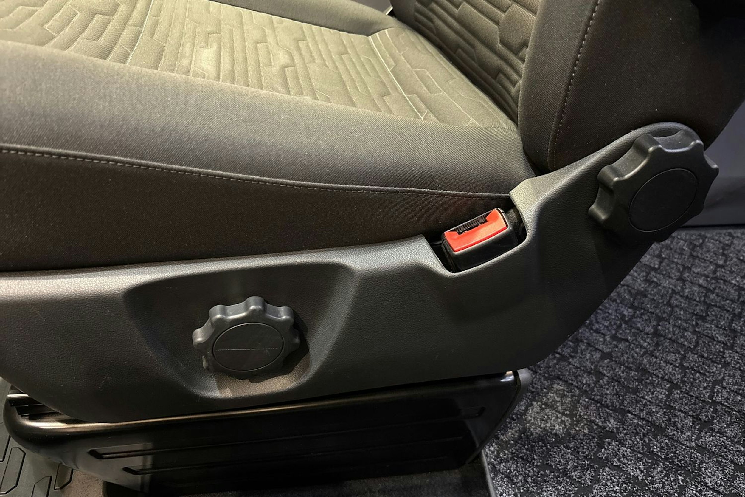 Musta Volkswagen CARAVELLE 2020 kuva 24.