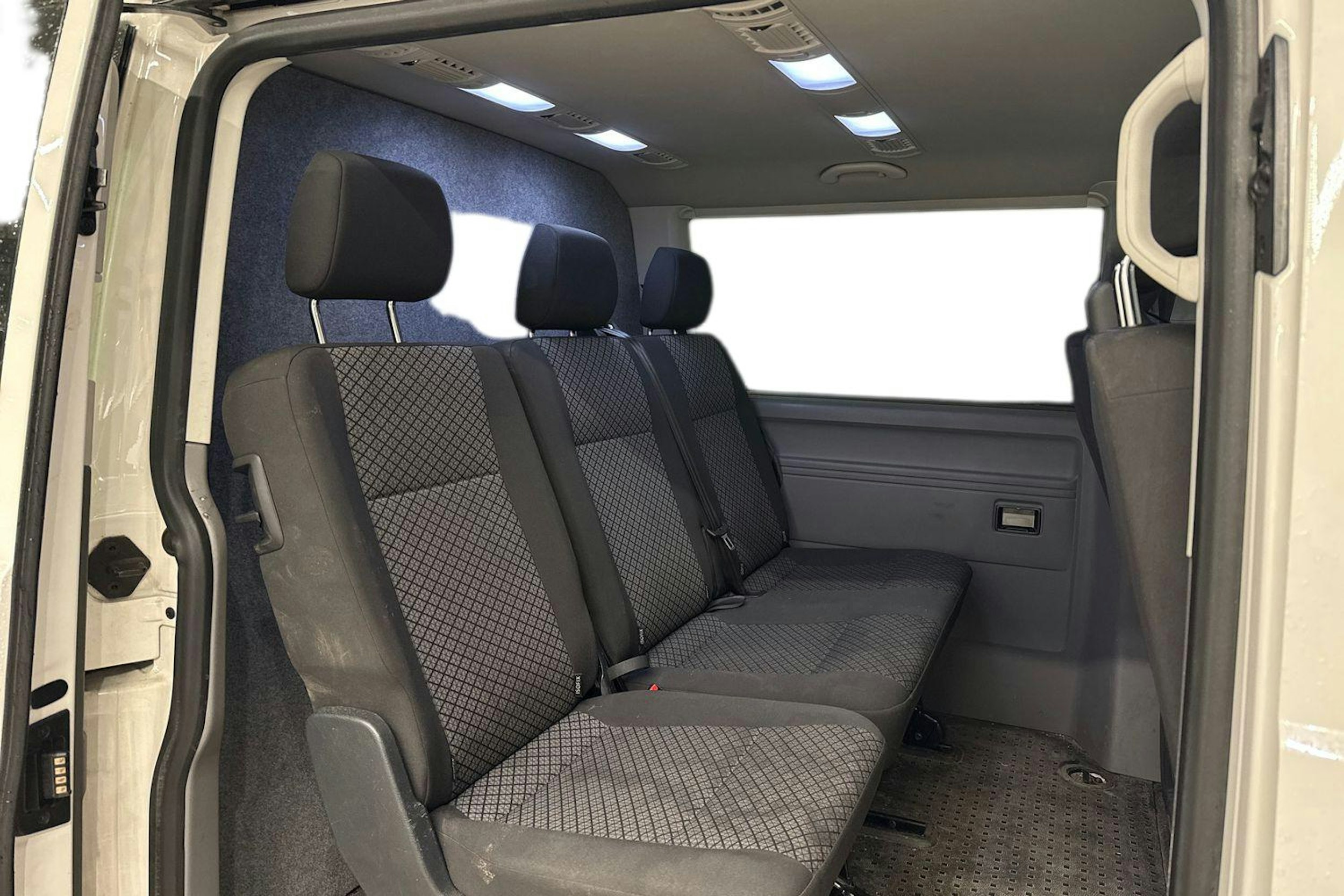 Valkoinen Volkswagen Caravelle 2020 kuva 3.