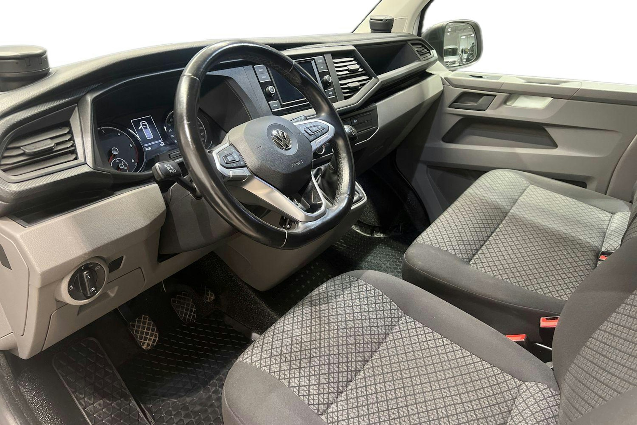 Valkoinen Volkswagen Caravelle 2020 kuva 8.