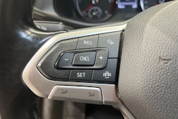 Valkoinen Volkswagen Caravelle 2020 kuva 13.