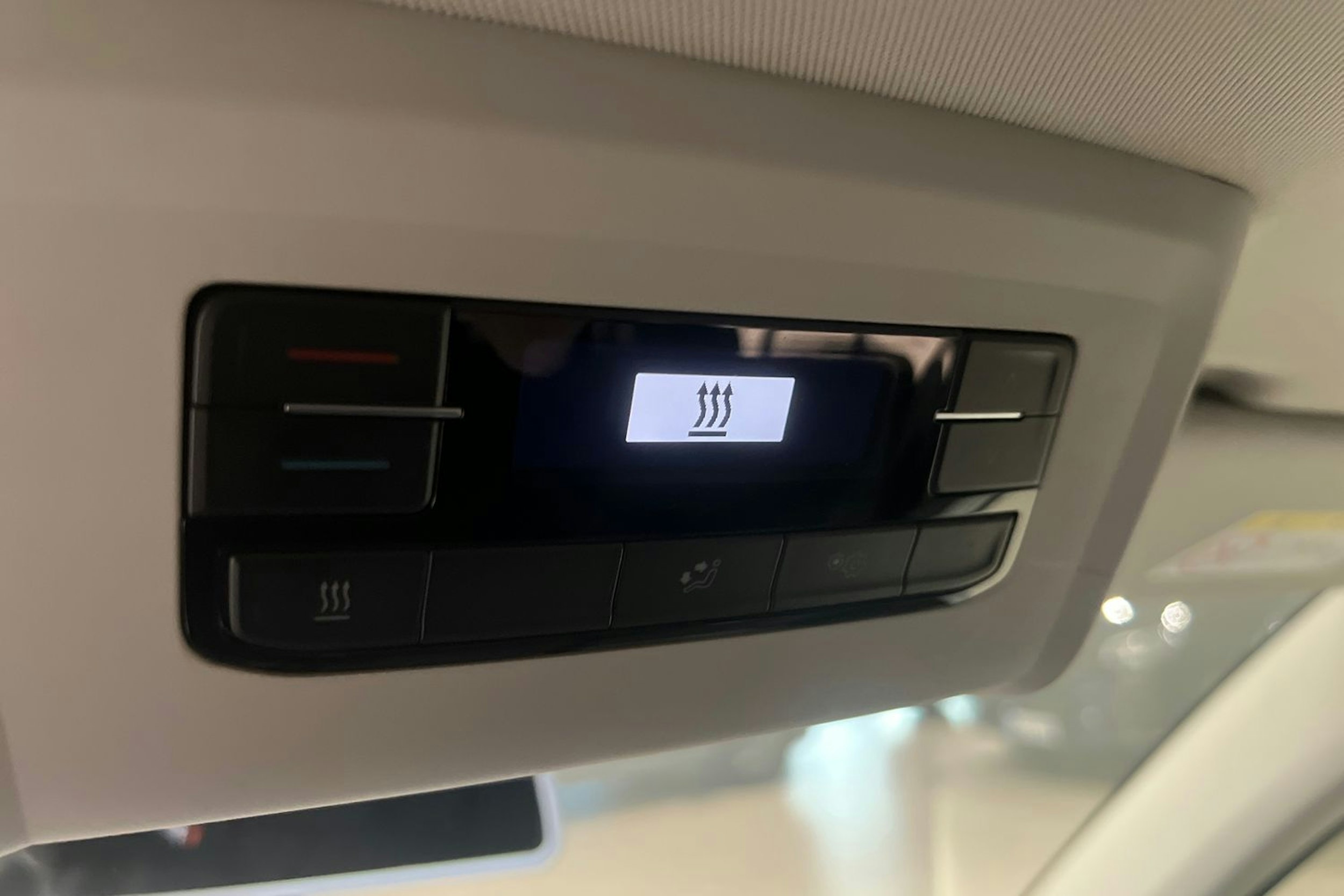 Valkoinen Volkswagen Caravelle 2020 kuva 16.