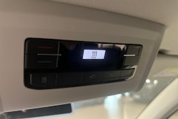 Valkoinen Volkswagen Caravelle 2020 kuva 16.