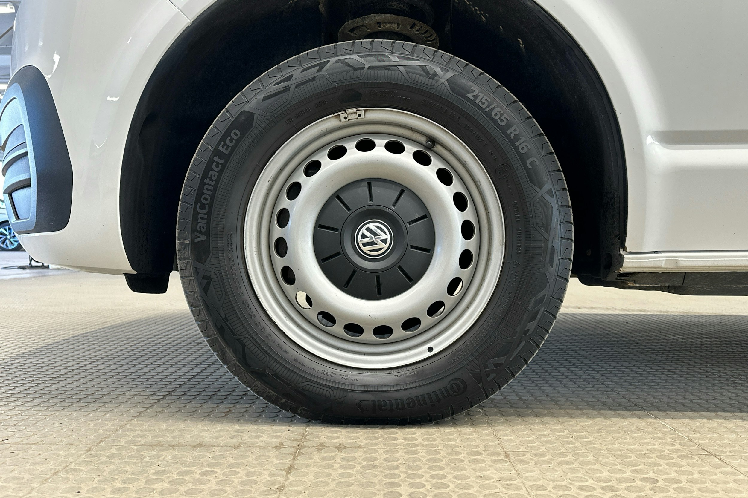valkoinen Volkswagen Caravelle 2020 kuva 9.