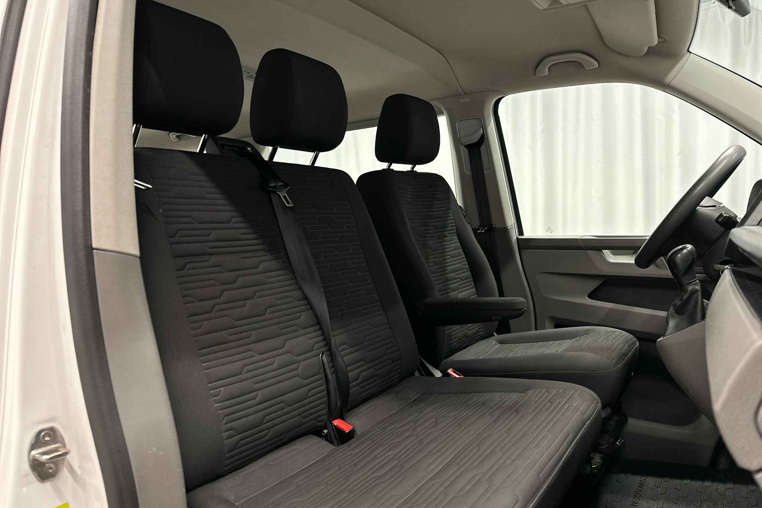 valkoinen Volkswagen Caravelle 2020 kuva 11.