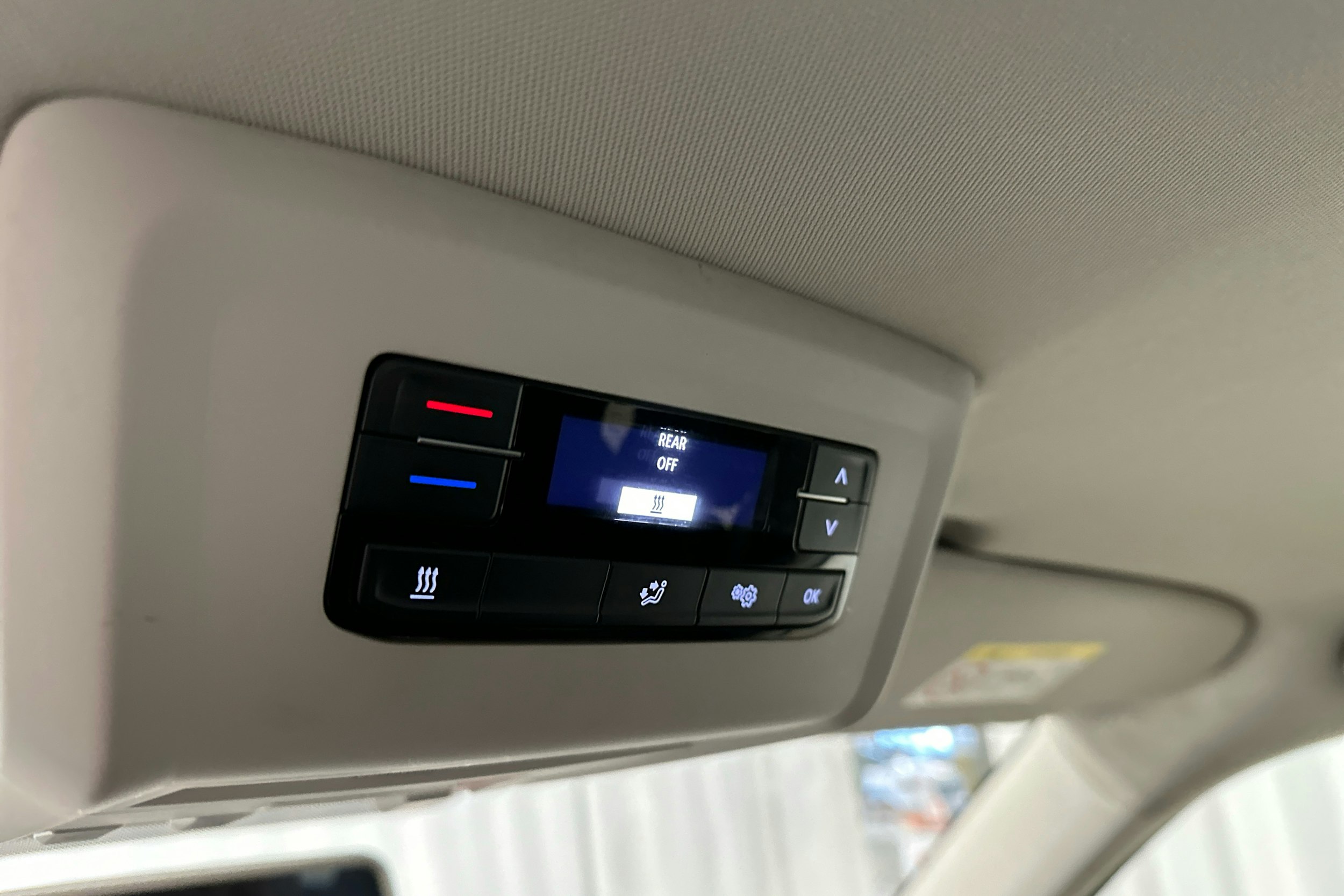 valkoinen Volkswagen Caravelle 2020 kuva 13.