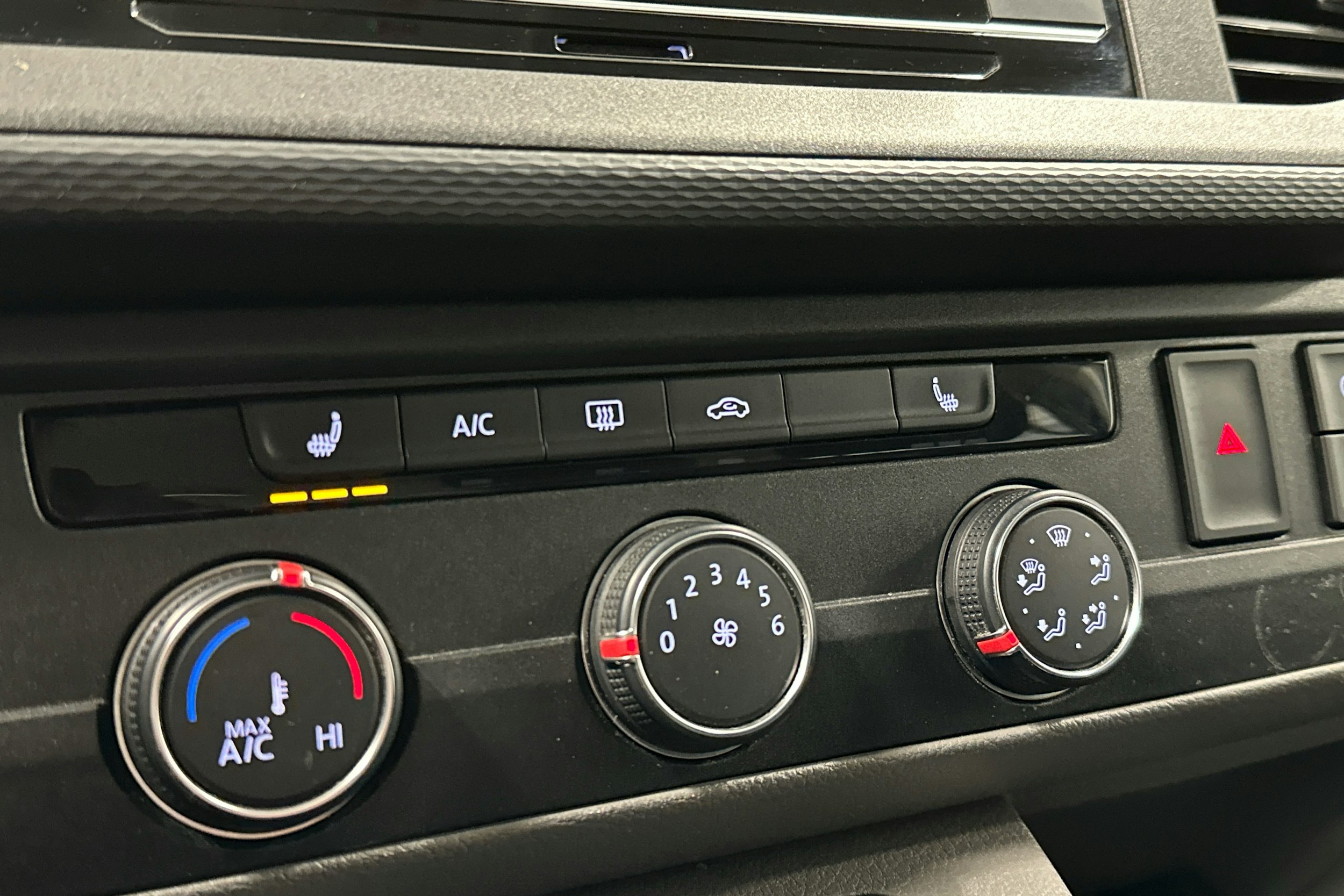valkoinen Volkswagen Caravelle 2020 kuva 15.
