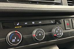 valkoinen Volkswagen Caravelle 2020 kuva 15.