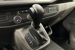 valkoinen Volkswagen Caravelle 2020 kuva 16.
