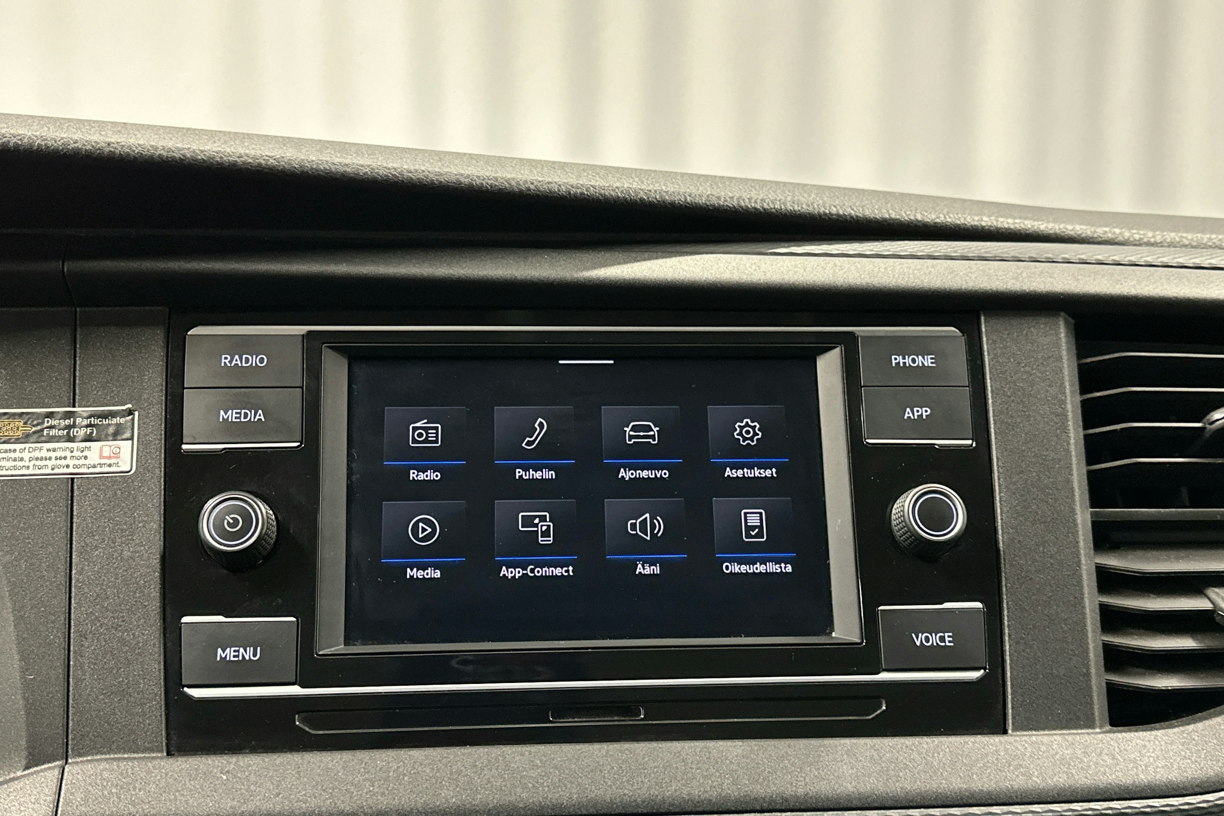 valkoinen Volkswagen Caravelle 2020 kuva 17.
