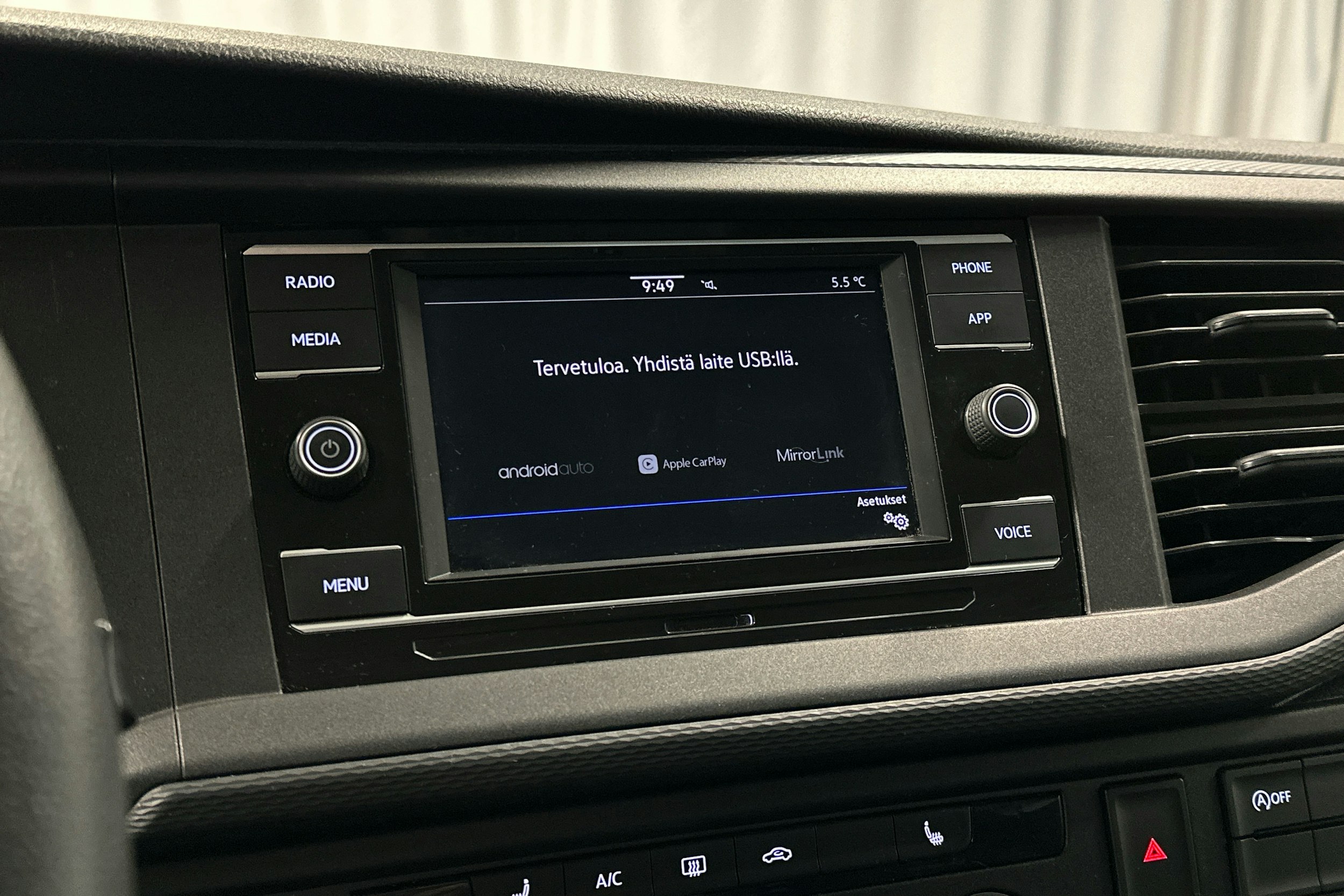 valkoinen Volkswagen Caravelle 2020 kuva 11.