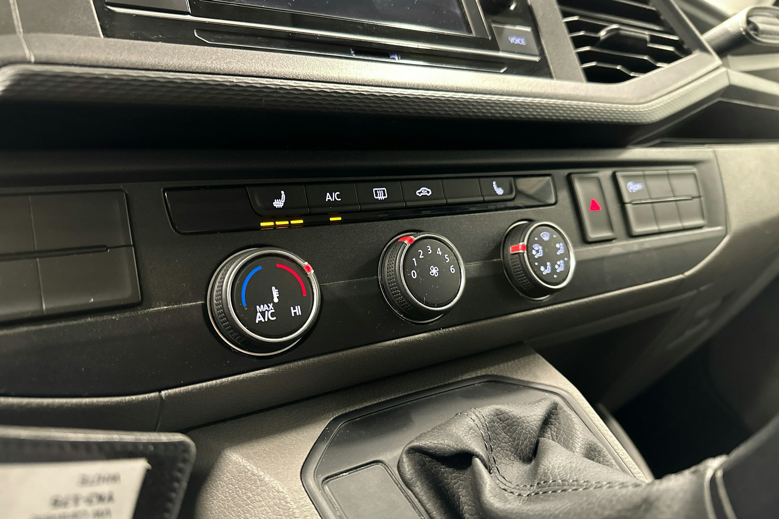 valkoinen Volkswagen Caravelle 2020 kuva 13.