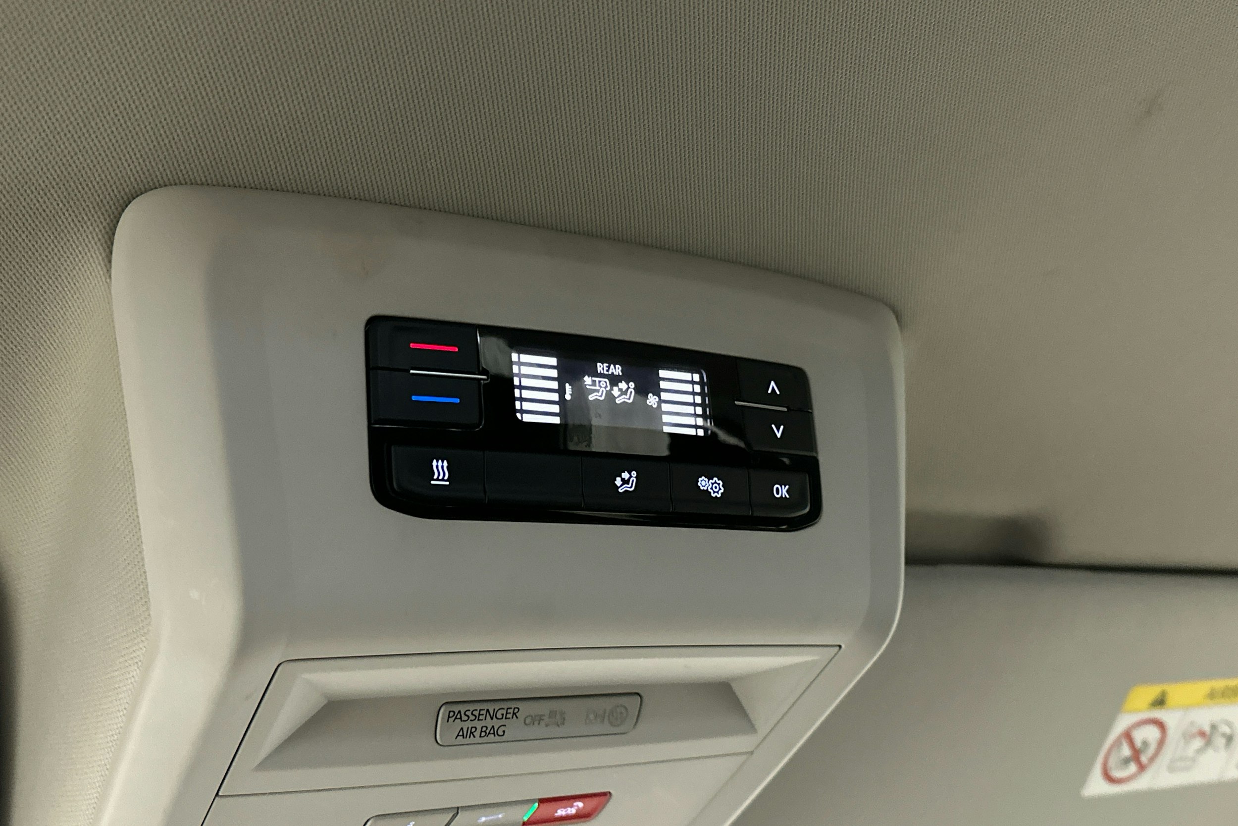 valkoinen Volkswagen Caravelle 2020 kuva 14.