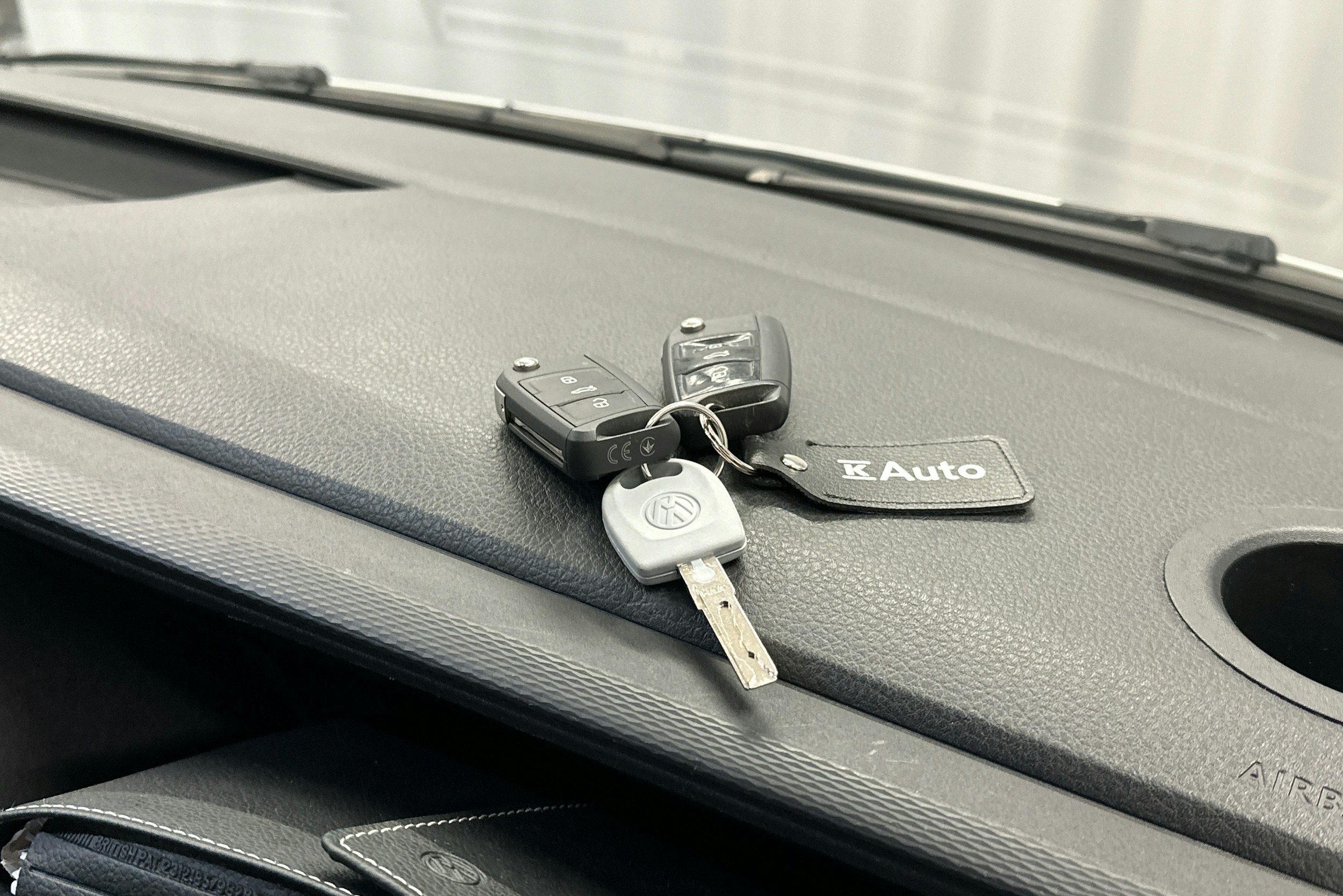 valkoinen Volkswagen Caravelle 2020 kuva 19.