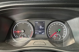 valkoinen Volkswagen Caravelle 2020 kuva 20.