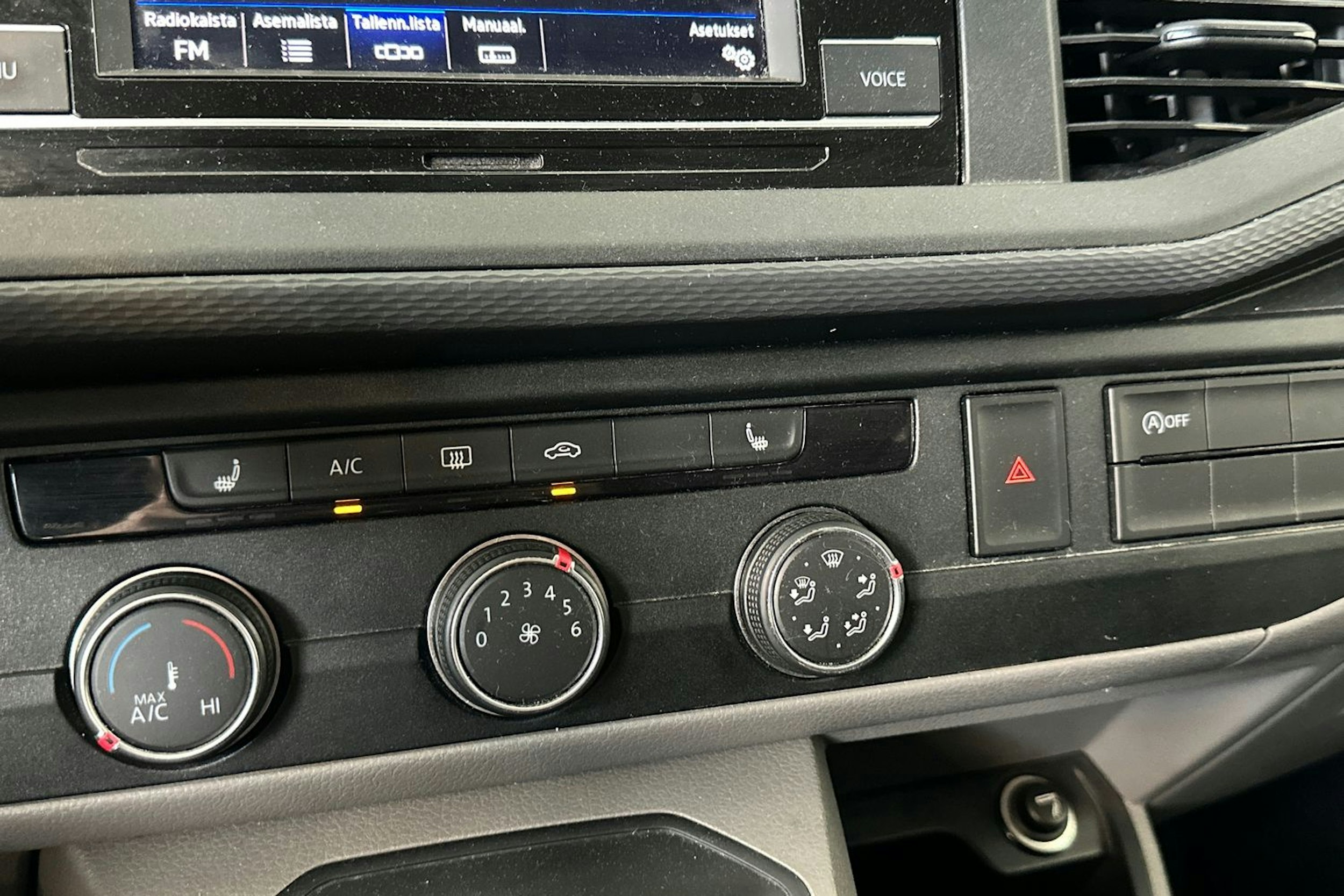 valkoinen Volkswagen Caravelle 2020 kuva 22.