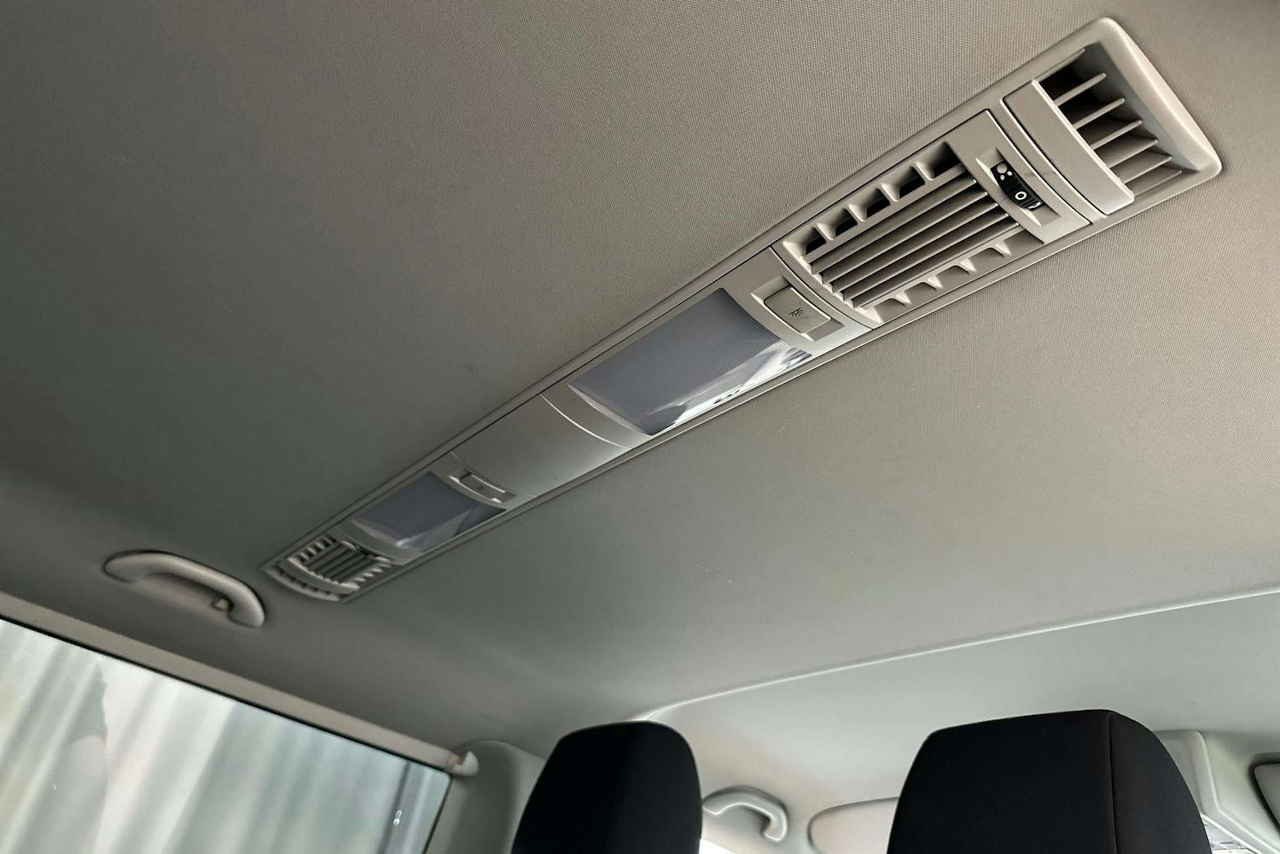valkoinen Volkswagen Caravelle 2020 kuva 28.