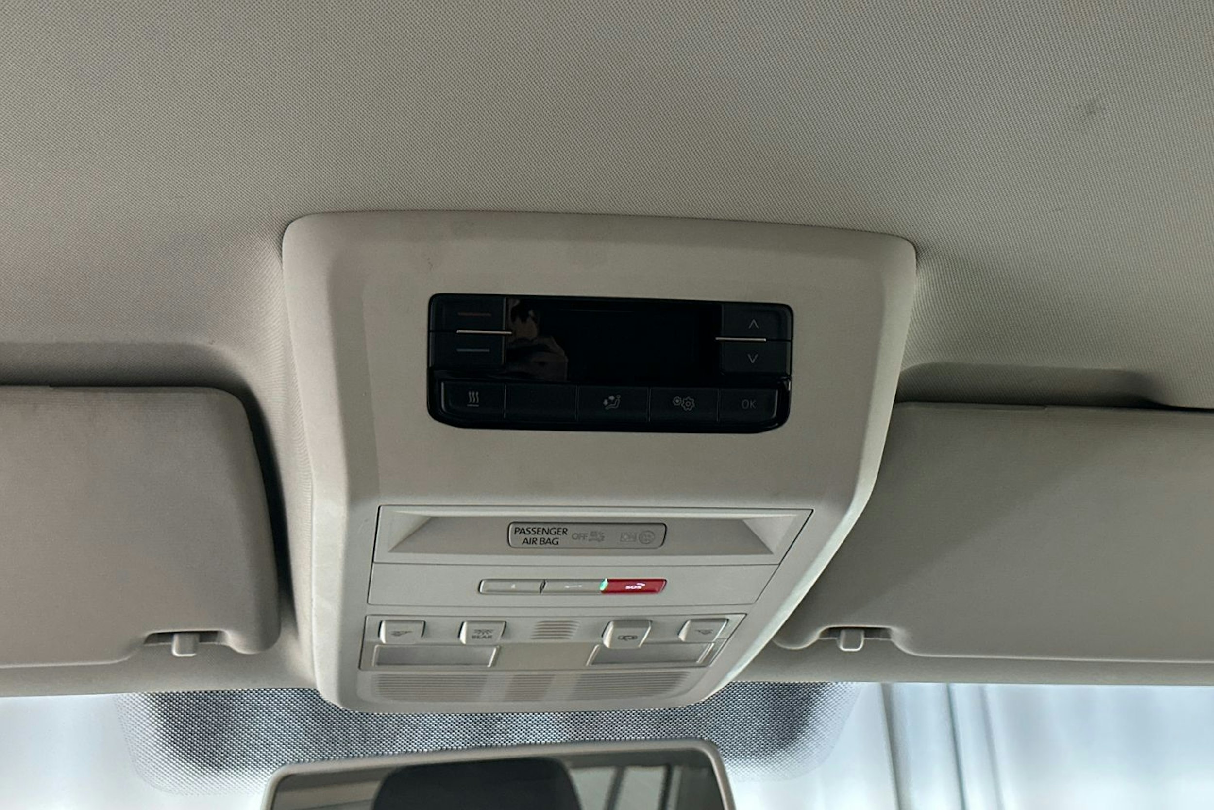 valkoinen Volkswagen Caravelle 2020 kuva 29.