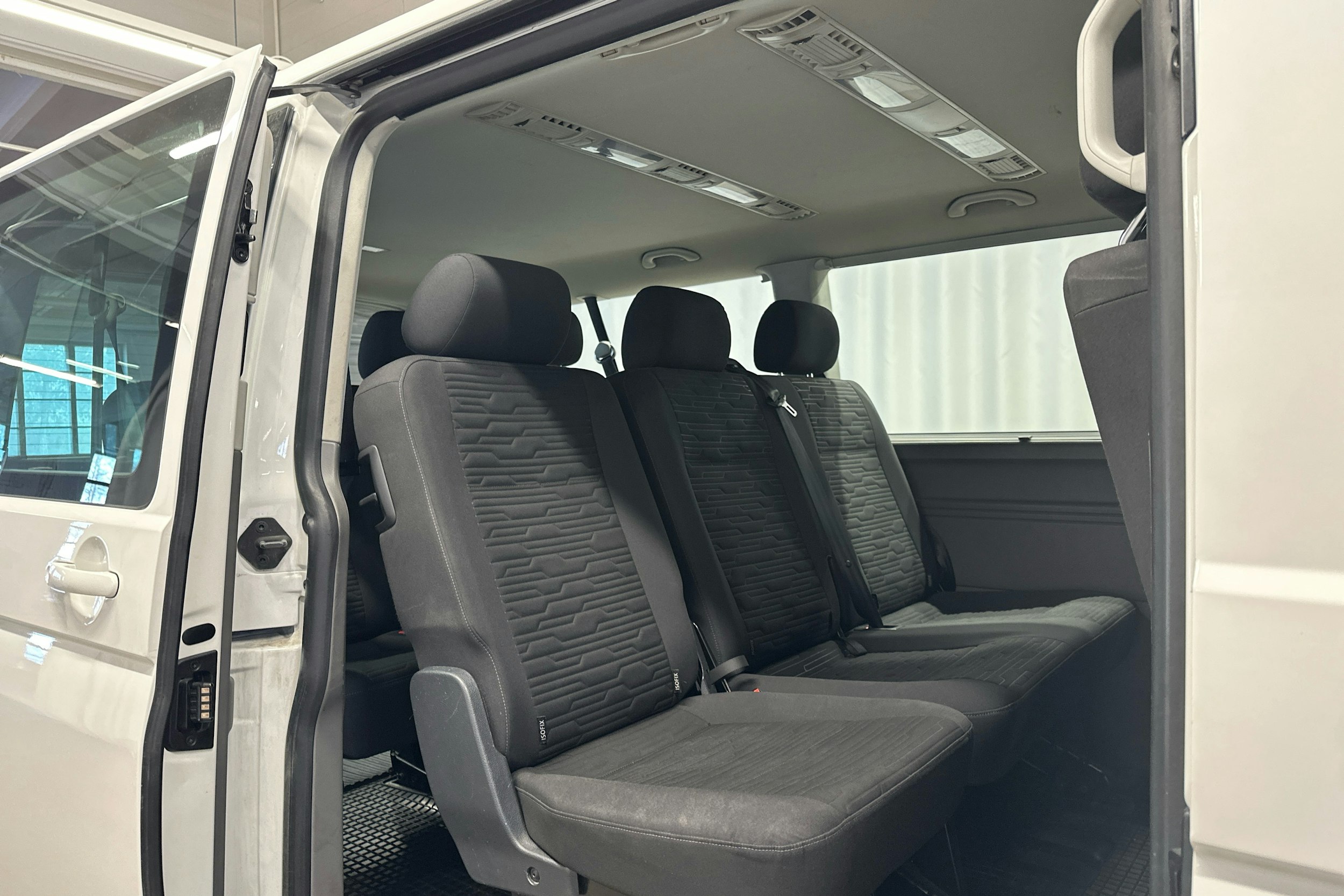valkoinen Volkswagen Caravelle 2020 kuva 8.