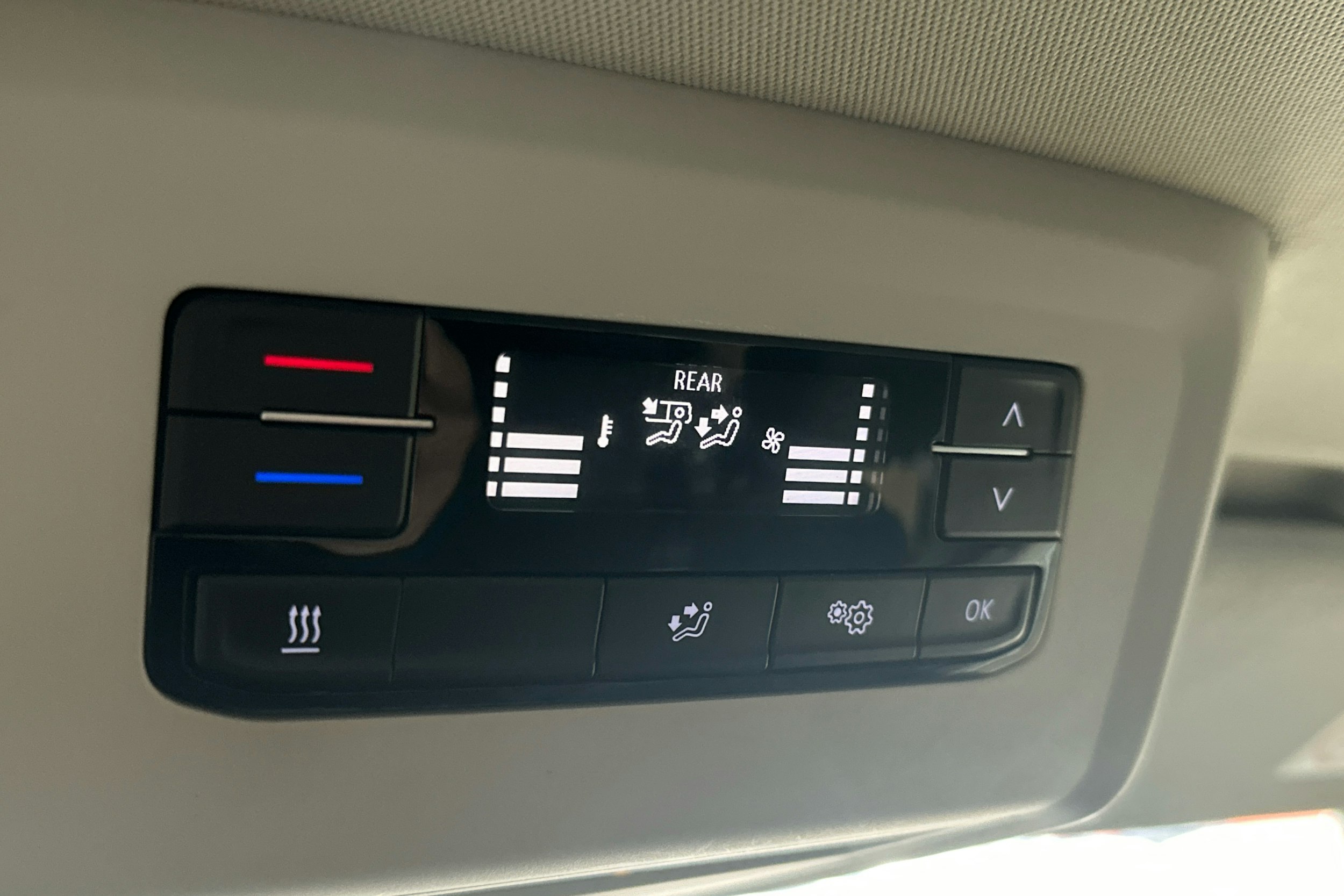 valkoinen Volkswagen Caravelle 2020 kuva 10.